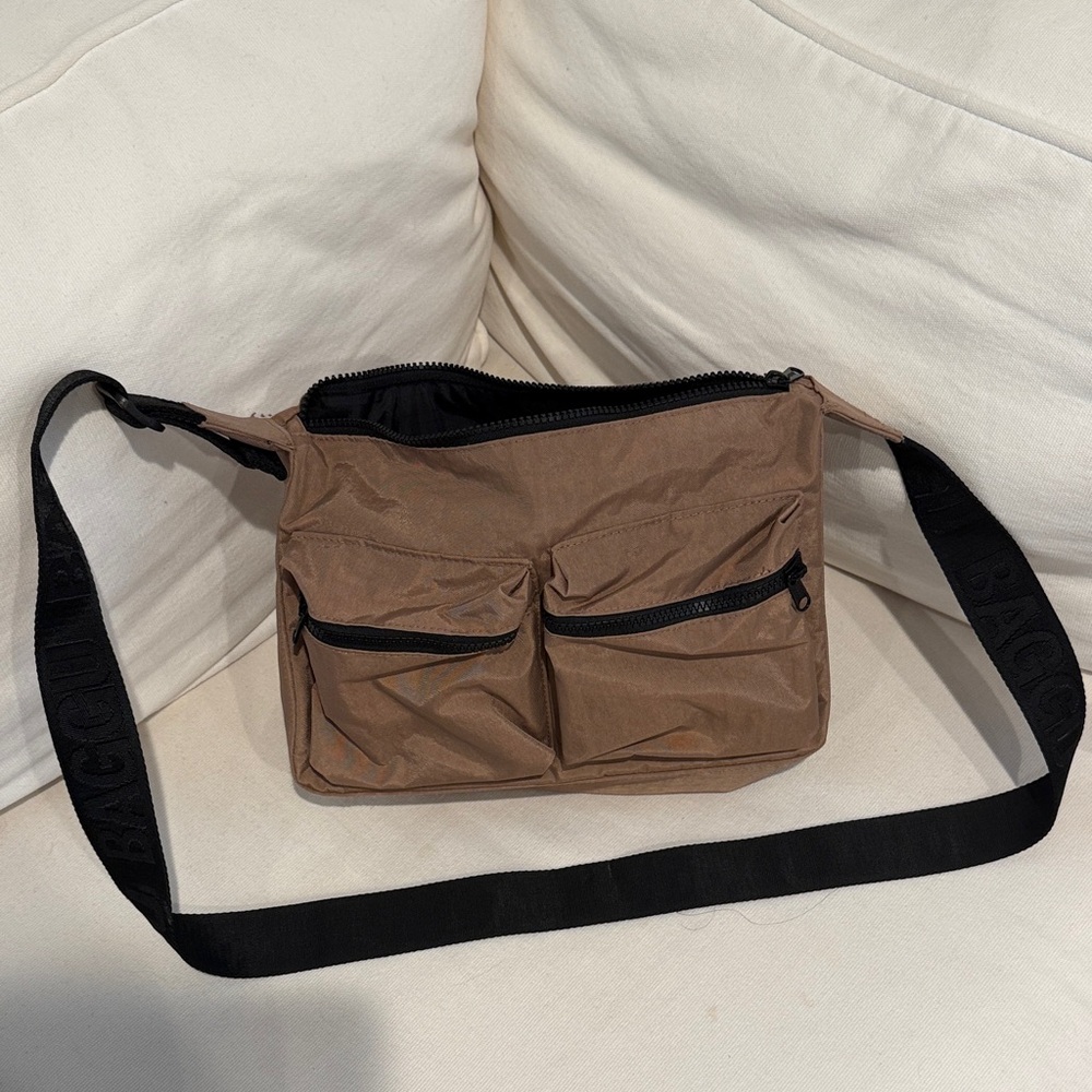 BAGGU Cargo crossbody in cocoa